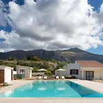 Etesiae Villa *