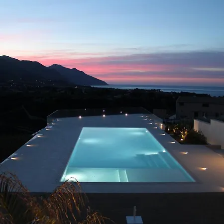 Etesiae Villa *