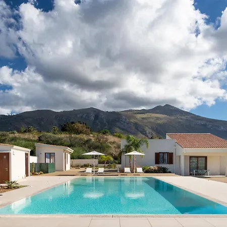 Etesiae Villa *